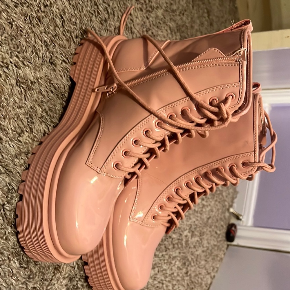 Pink boots!! Extremely cute never been worn